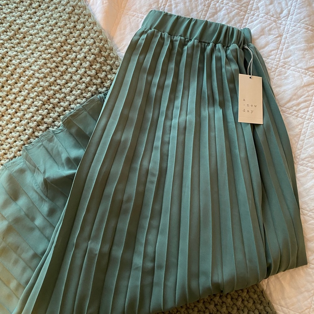 NWT Midi-Skirt
